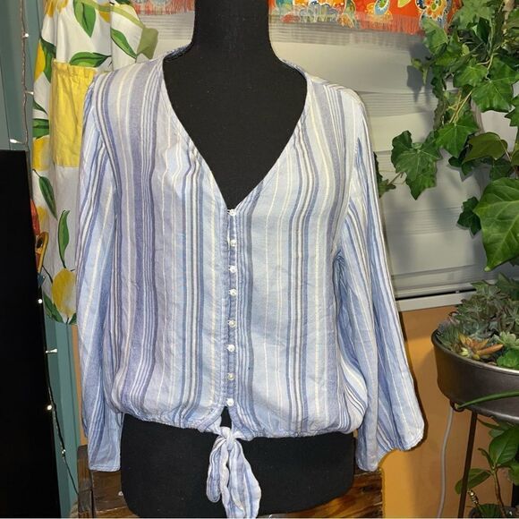 AMERICAN Eagle Outfitters lightweight gauze feel v neck crop with tie - Picture 1 of 10